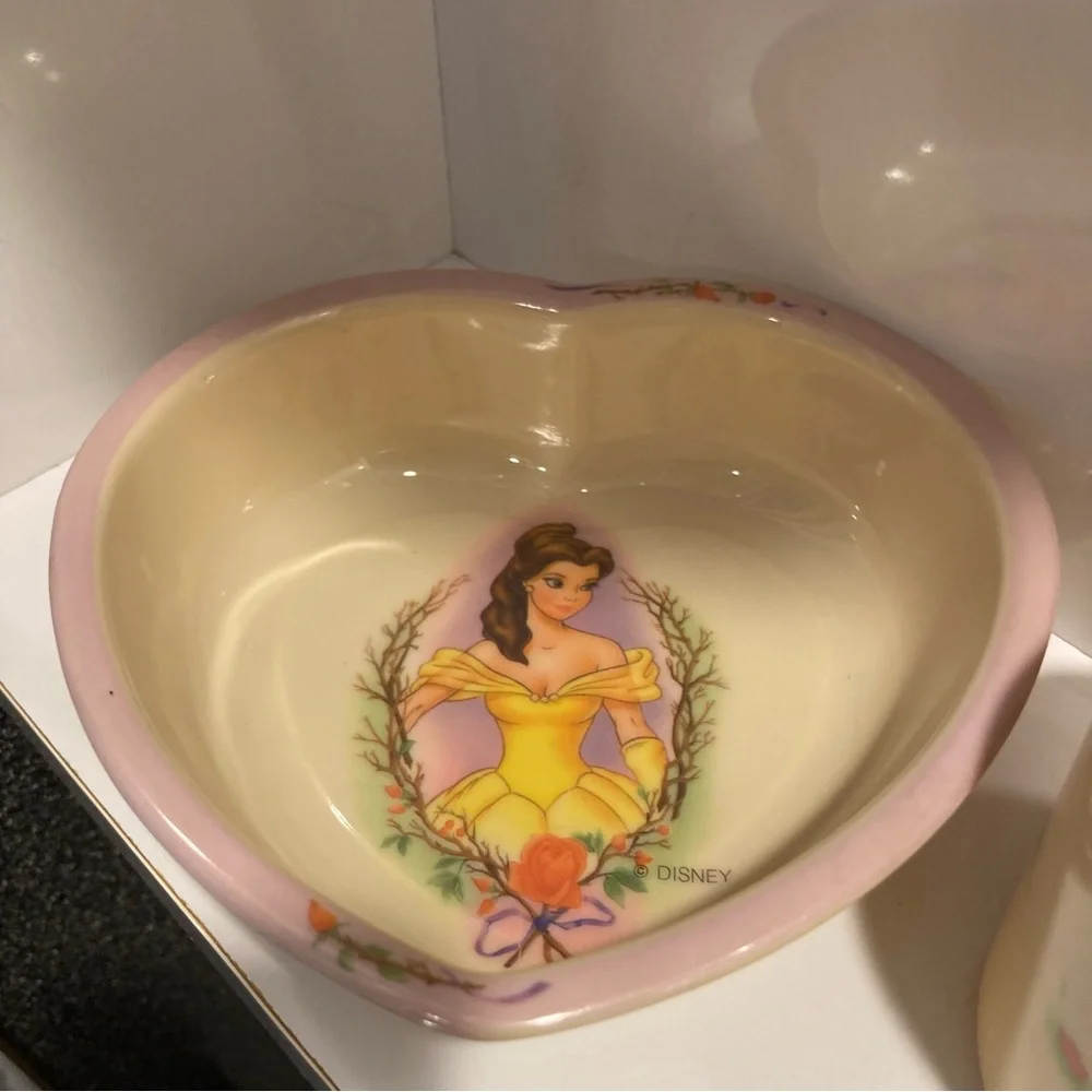 EUC Vintage Beauty & The Beast 3 pc set: bowl, cup, Belle figure, 1990's